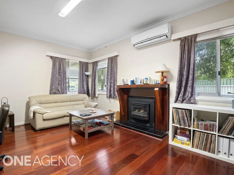CALLING ALL TRADIES - LOCATION - SPACE - THE HOUSE IS A BONUS !