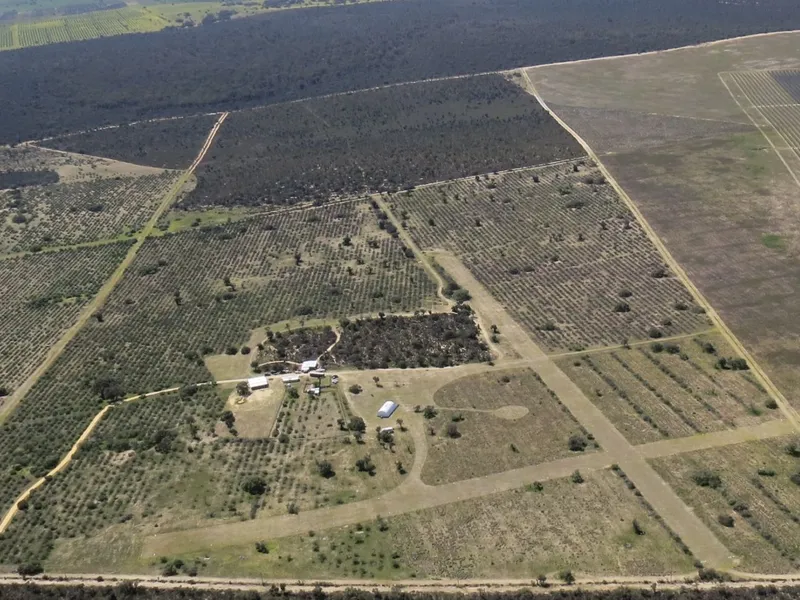 A Pilot's Dream!  Airstrip With Two Runways, A Two Bedroom Off The Grid Home With Beautiful Views, Amazing Sunsets/Rises 15 Mins From Lancelin