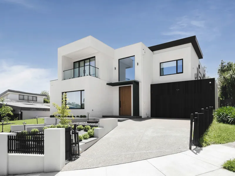 DESIGNER LUXURY IN DESIRED SCHOOL CATCHMENT