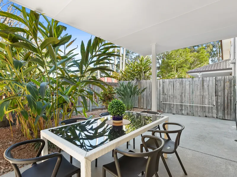 THREE BEDROOM TWO STORY TOWNHOUSE - GREAT LOCATION IN KALLANGUR