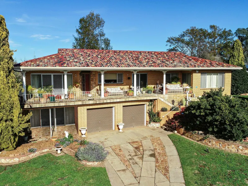 Elevated Wellington Valley Views