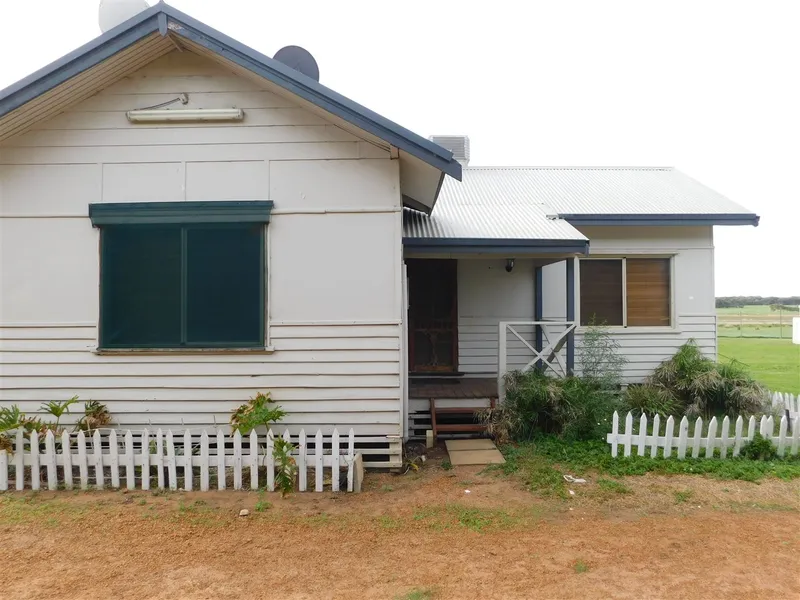 Second chance to buy character cottage on 3 acres