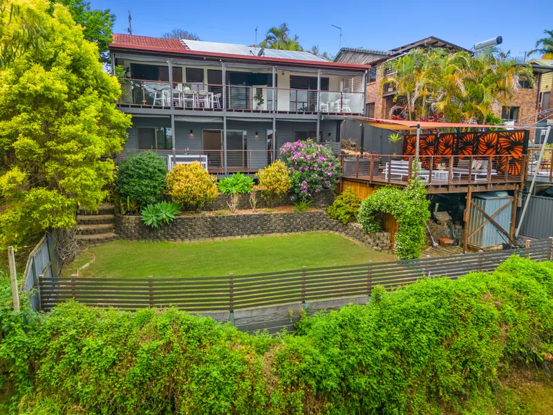 Lush Haven with Mesmerising Coastal Vistas