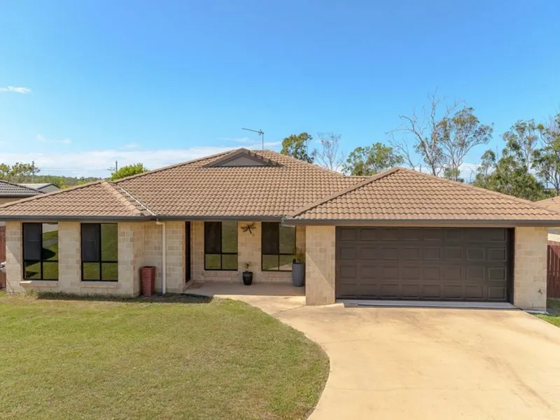 MODERN FAMILY HOME ON LARGE 820m2 BLOCK