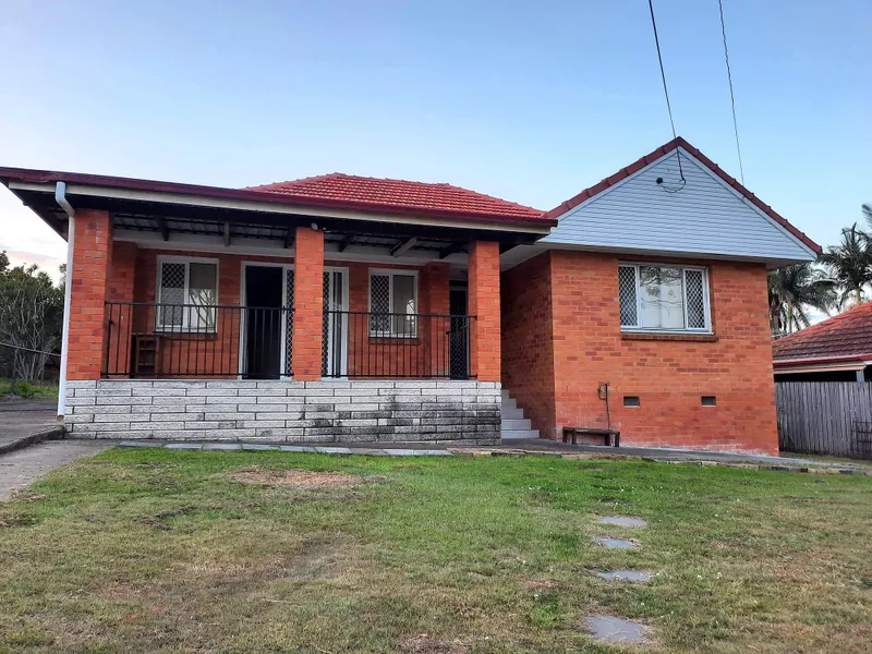 As close to Inala Plaza as you can possibly get