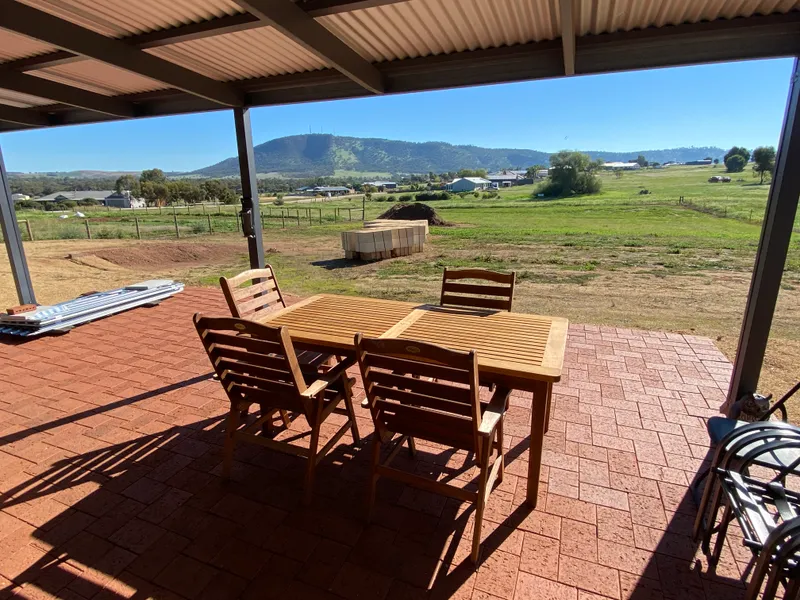 Big home as new with stunning mountain views. Must Sell