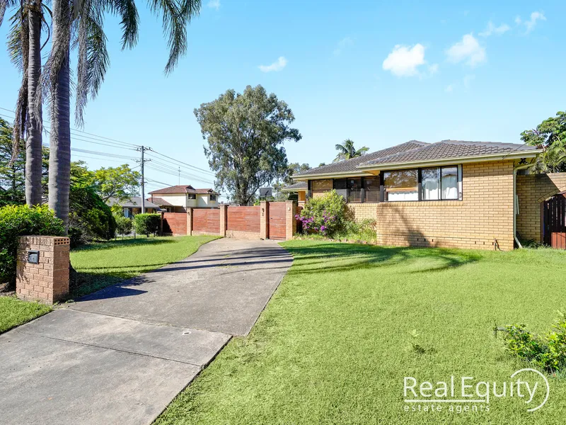 Quiet family home Close to Shops