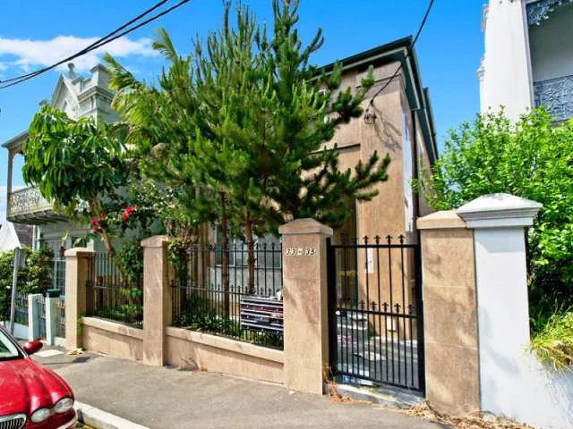 RENOVATED 1 BEDROOM BOUTIQUE APARTMENT