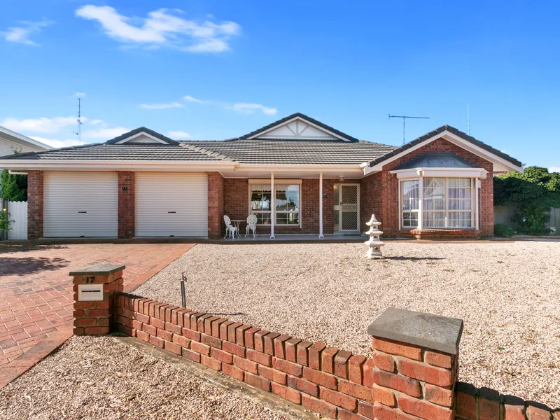 Stunning Brick home in superb Location at Moonta Bay plus solar
