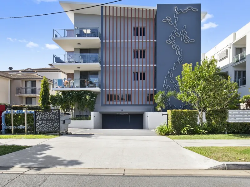 Modern 2 Bedroom Apartment with 2 Car Spaces