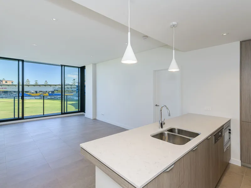 OVAL FACING CLAREMONT APARTMENT!