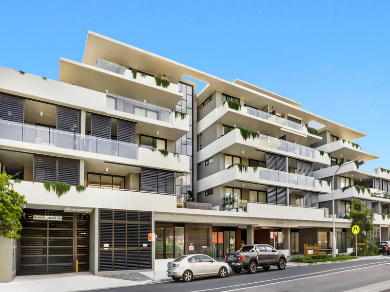 THE EPITOME OF BEACH & BAYSIDE LIVING 