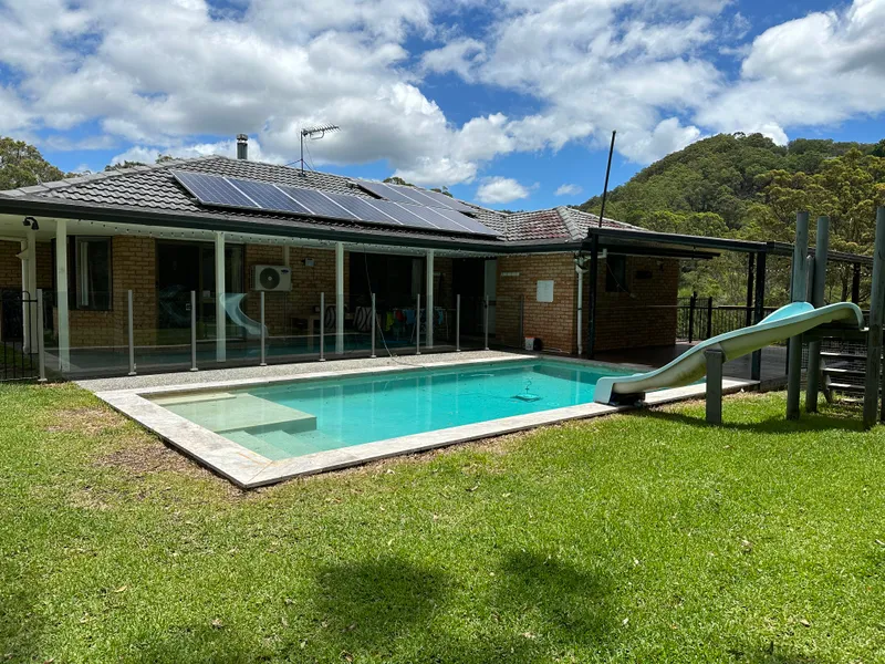 3 BEDROOM HOME ON 7.5 ACRES WITH VIEWS OF THE GOLD COAST
