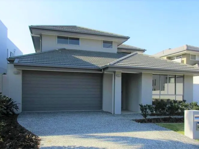 Beautiful Family Home at Fairway Island- Hope Island Resort