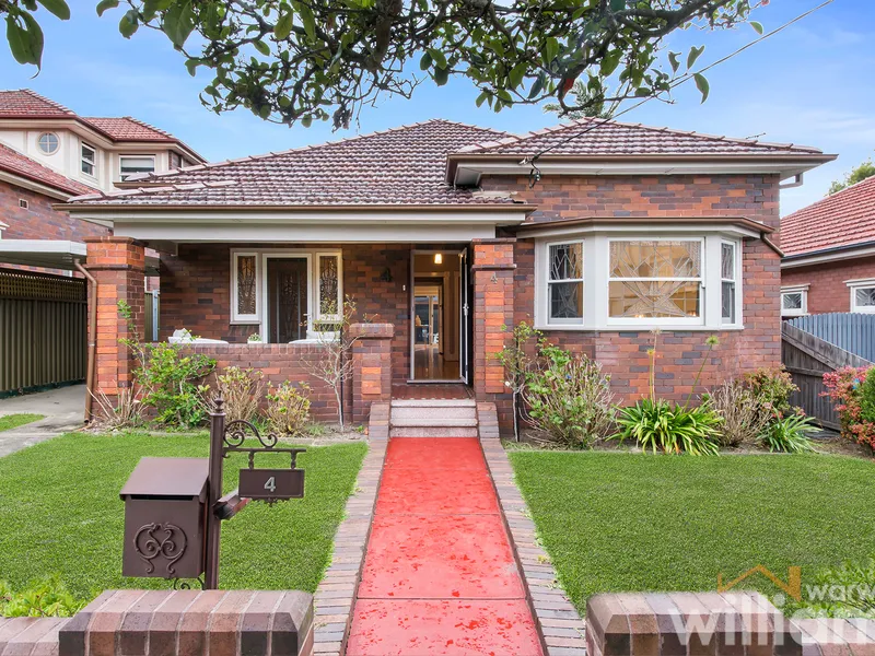 Art Deco Gem in a Leafy Rodd Point Address