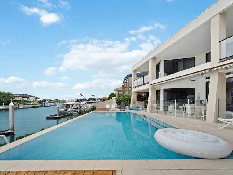 North Facing Waterfront Splendour!