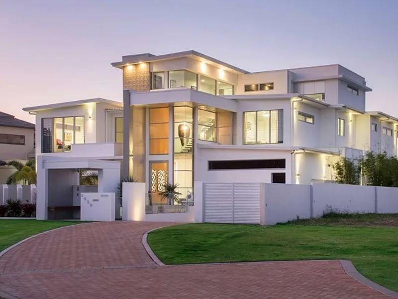 AWARD WINNING TRI LEVEL MANSION ON THE EDGECLIFF ENCLAVE IN THE SANCTUARY COVE PRECINCT.