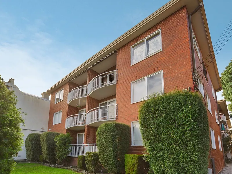 Spacious Top Floor Apartment