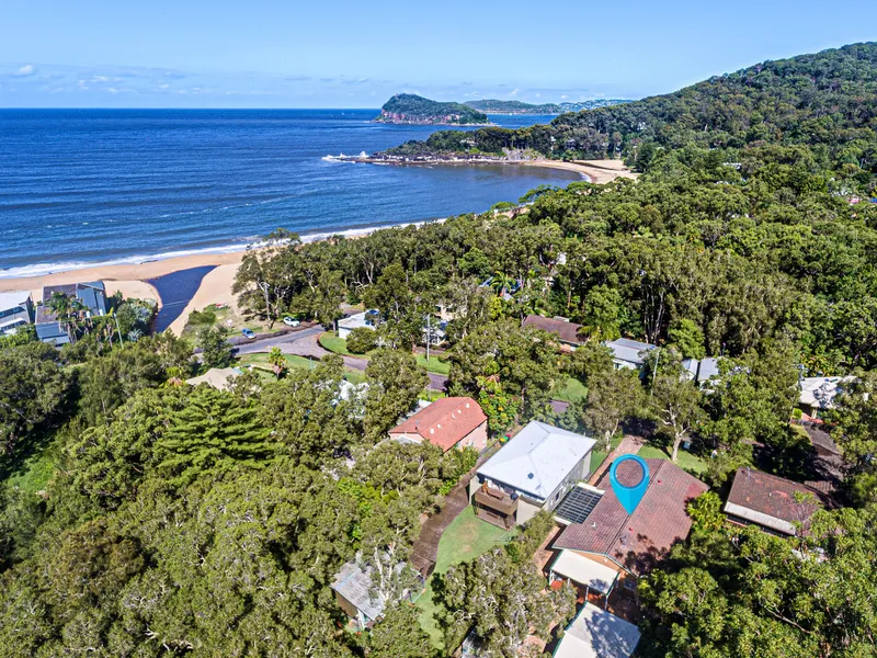 Superbly Positioned Residence Only Metres To The Sand!