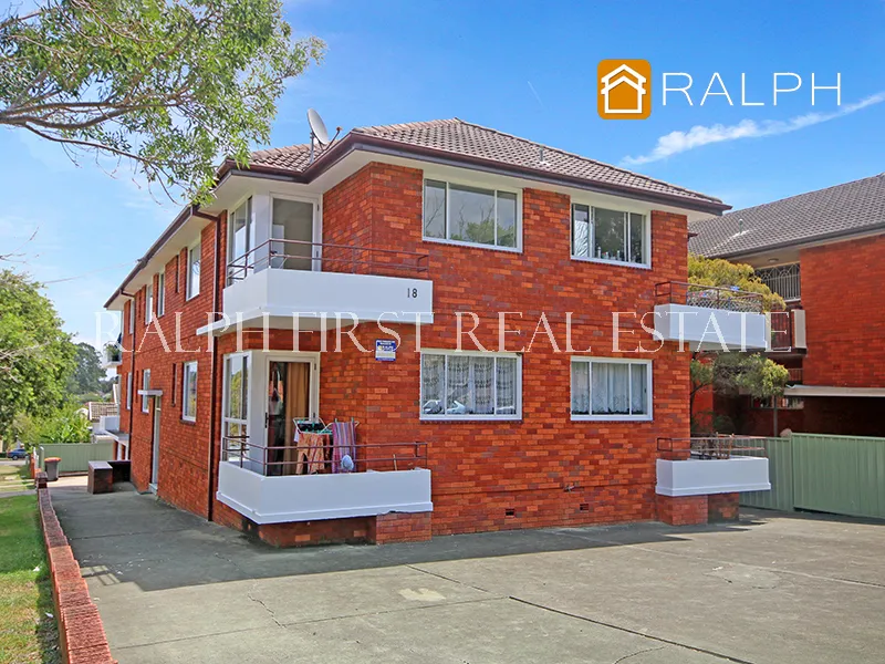 Recently updated top floor residence - 1 WEEKS FREE RENT