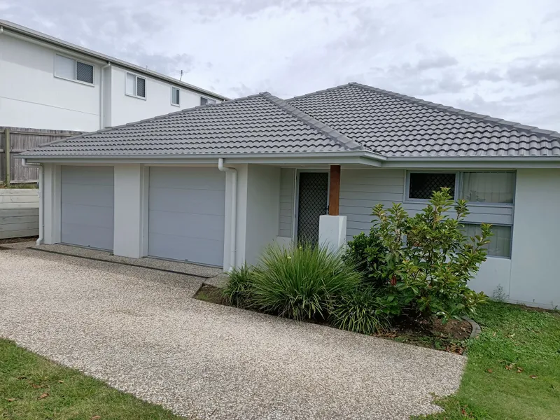 DUAL KEY - with RENTAL RETURN OF $660.PER week  Building 223.2sqm Land 560sqm  returns 6.35 %