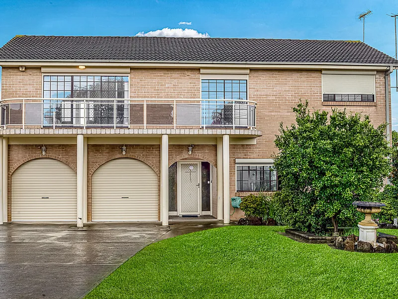 Level block on 1,315 sqm of land - With well maintained home