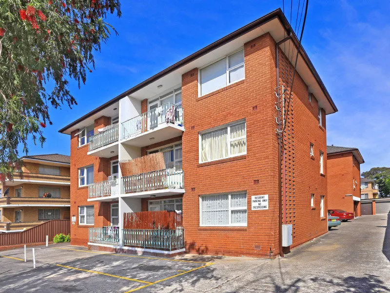 Neat 2 bedroom unit in prime location - Affordable opportunity