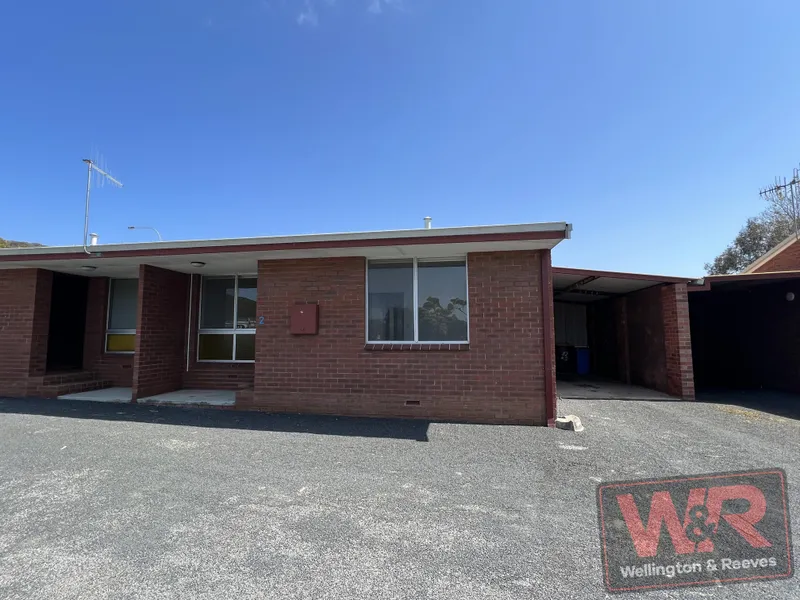 Listen to the waves of the ocean at night