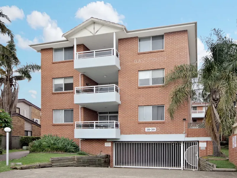 ENORMOUS TWO-BEDROOM APARTMENT WITH DOUBLE GARAGE