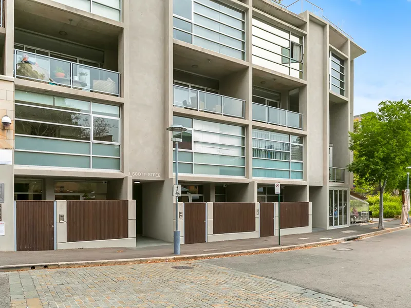 RARE OPPORTUNITY- 2 BEDROOM SPLIT LEVEL IN THE HEART OF PYRMONT!