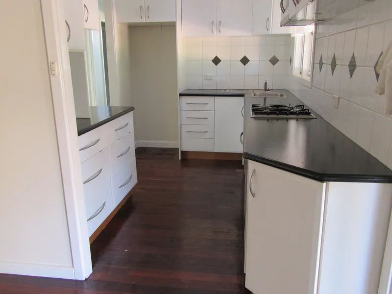 LOVELY LARGE FAMILY HOME WITH LOW MAINTENANCE PLAY AREA FOR CHILDREN