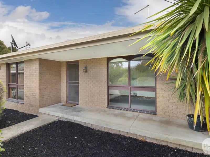 Renovated Two Bedroom Unit In The Popular Ballarat Location
