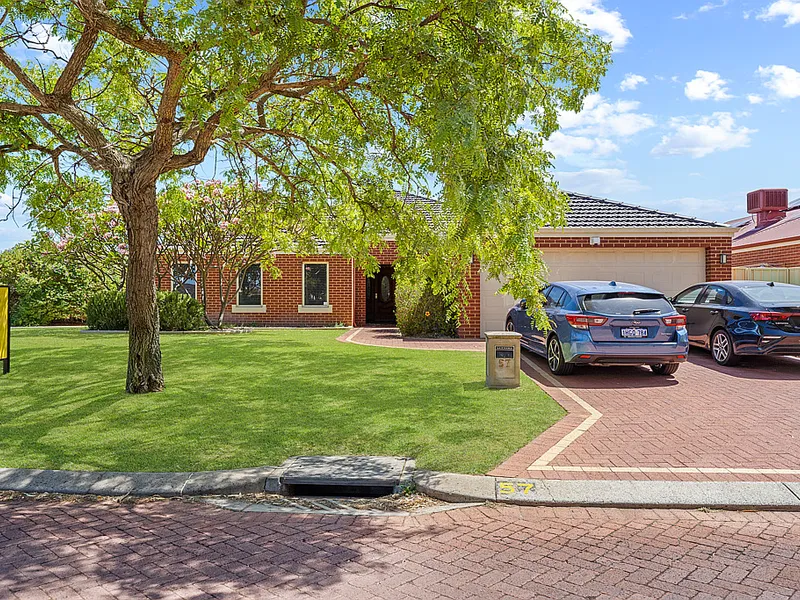 Huge family home in the enviable Settlers Hills Estate