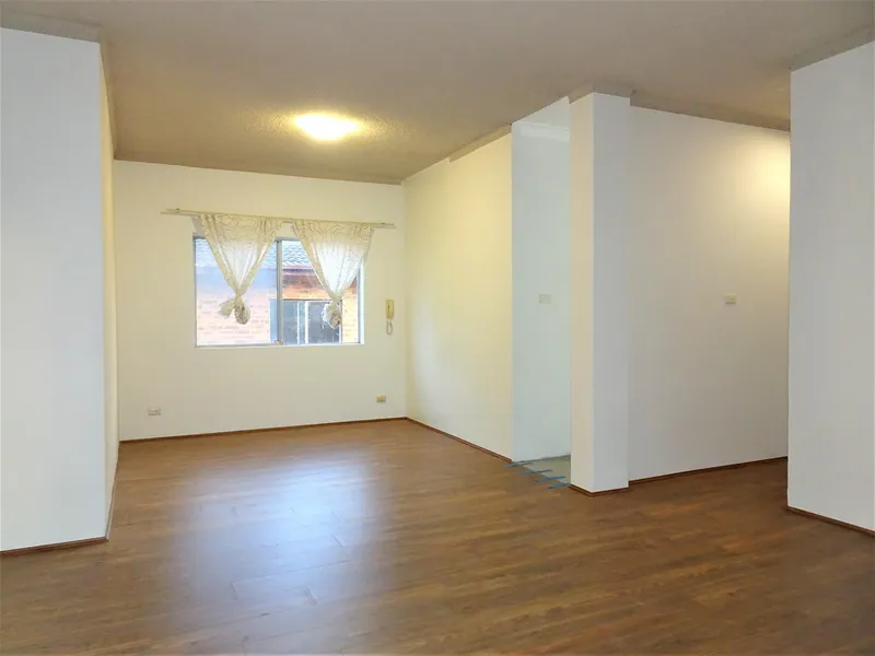 Renovated 2 bedrooms Unit | Convenience Location