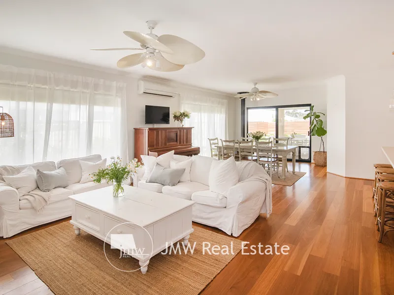 METICULOUS HOME WITH ALL THE BELLS AND WHISTLES