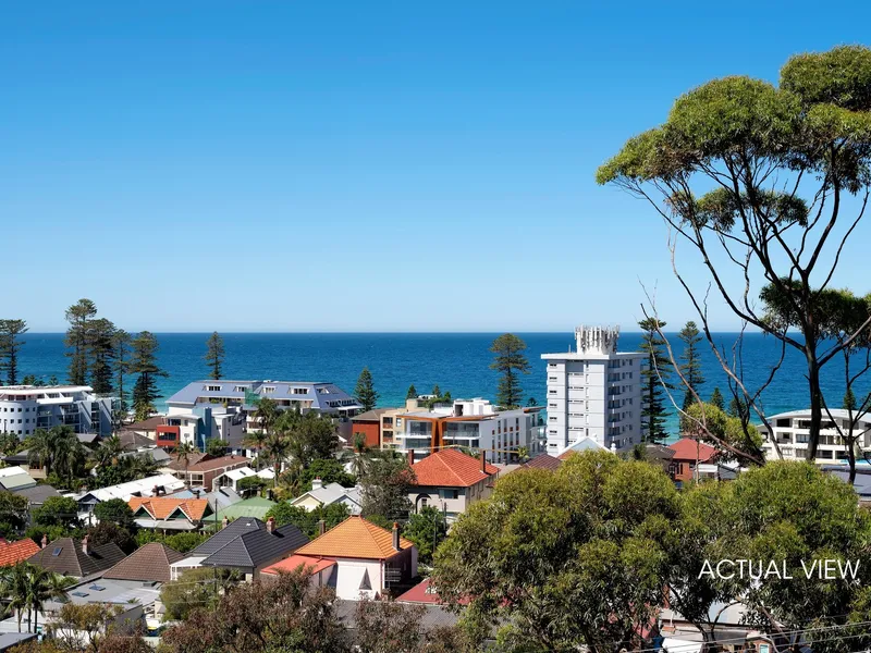 IMPRESSIVE APARTMENT WITH OCEAN VIEWS IN PEACEFUL BEACHSIDE SETTING
