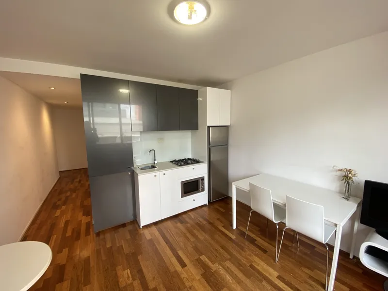*FURNISHED* STUDENT accommodation in the RMIT campus precinct.