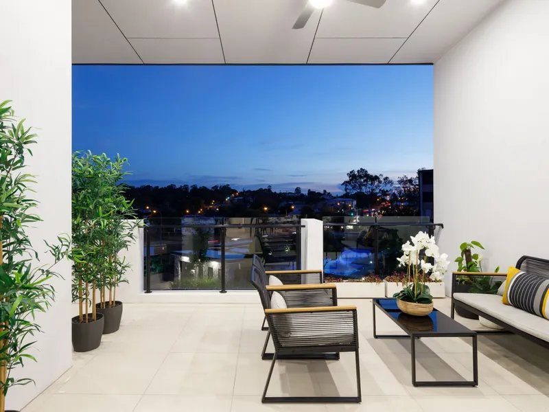 Stunning sky level luxury apartment