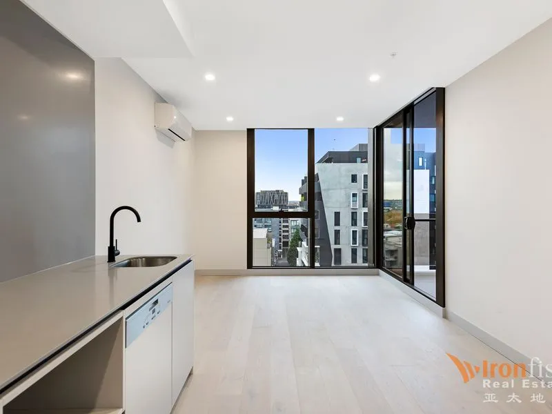 THE BENCHMARK IN LUXURY LIVING!!!UNBEATABLE PANORAMIC VIEWS!