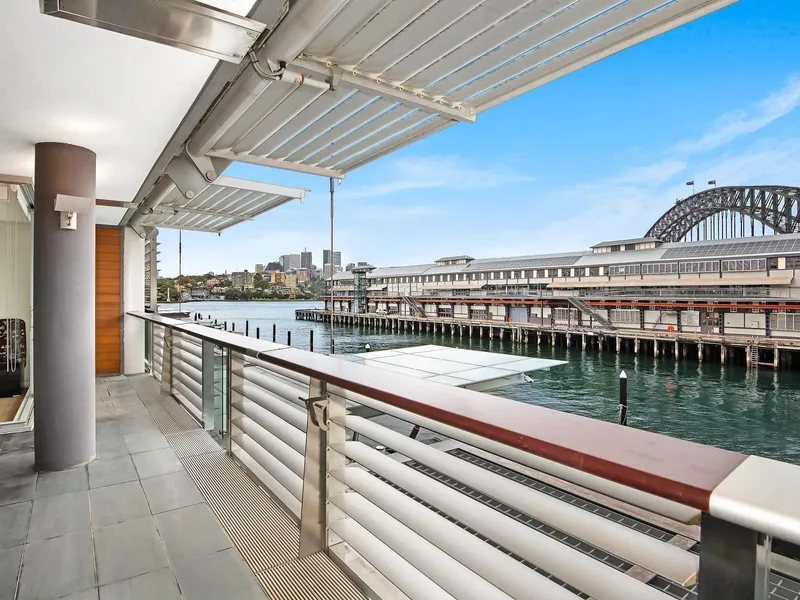 Luxury apartment with Harbour Bridge views