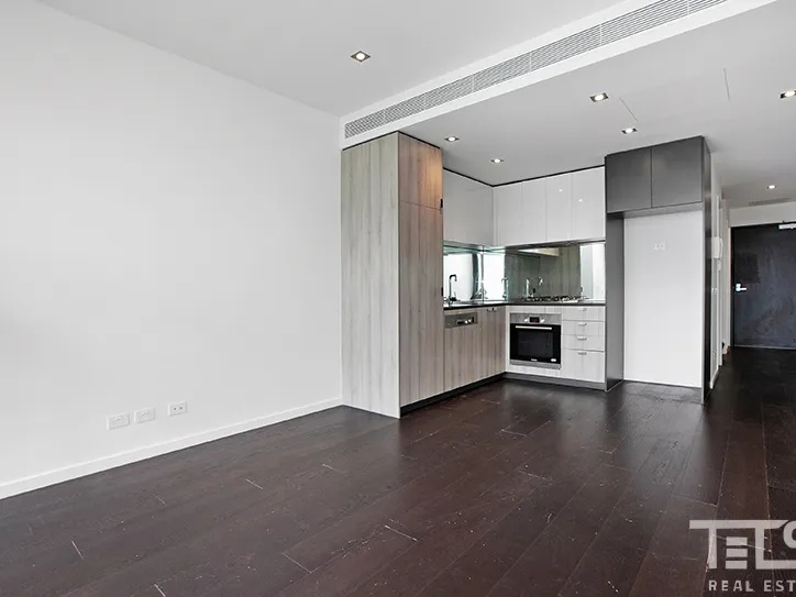 Low Maintenance Gem With Convenience At Every Turn!