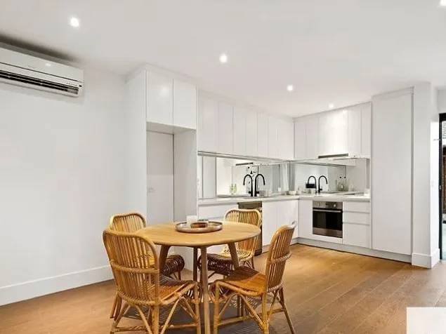 Fully renovated ground floor apartment (2BR)