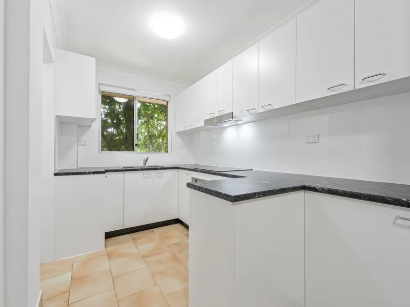 Newly Renovated Kitchen, Freshly Painted, New Carpet & Blinds 