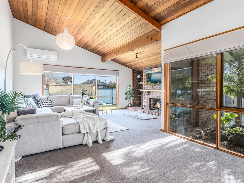 Postmodernism Family Oasis on 813m2 Corner Block
