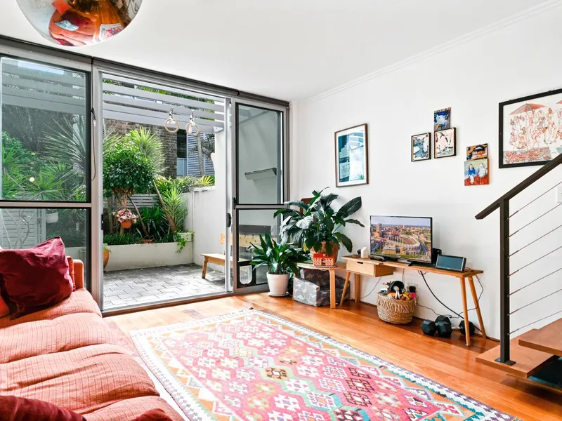 ​​Split Level 2 Bedroom Courtyard Apartment in Peaceful Location