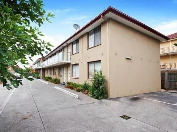 SPACIOUS ONE BEDROOM APARTMENT