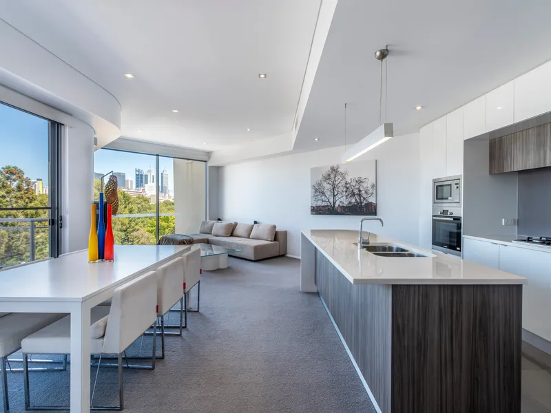 SUPERBLY STYLISH, A BEAUTIFUL APARTMENT FOR BUSY PROFESSIONALS - FULLY FURNISHED