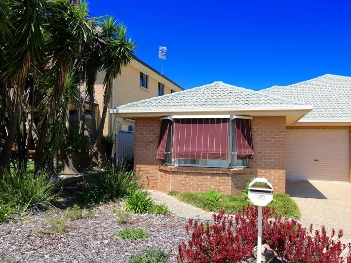 MODERN VILLA - LOW MAINTENANCE LIVING