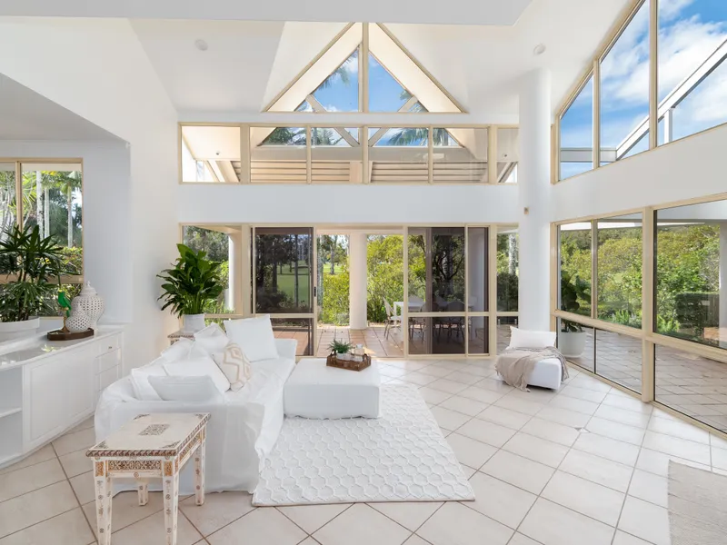 LARGE VILLA ON THE GOLF COURSE