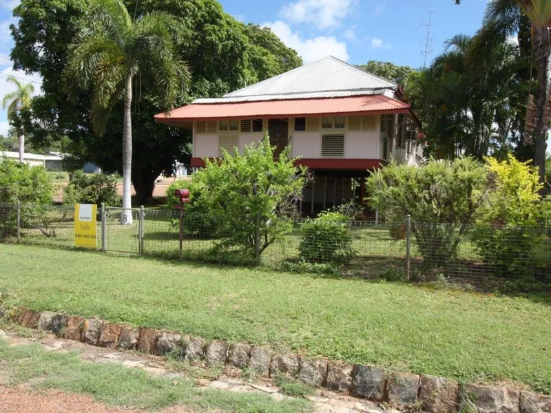 TIMBER HOME - 1,841M2 BLOCK - SUBDIVISION POTENTIAL